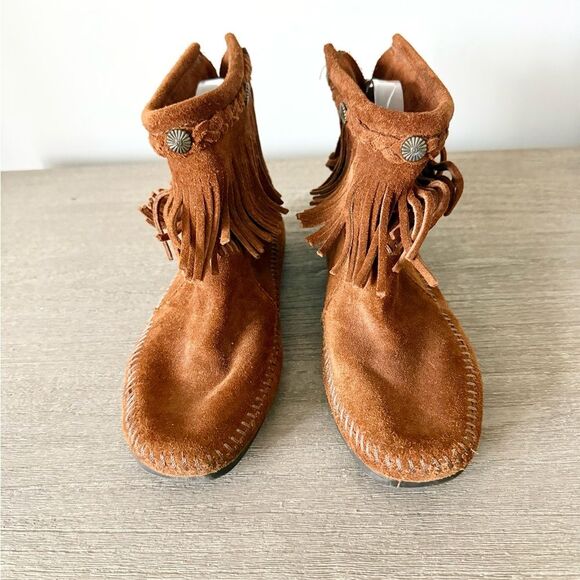 Minnetonka Fringe Ankle Moccasin in Brown Suede - Size 6.5 - Picture 2 of 8